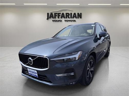 2022 Volvo XC60 B5 Momentum
