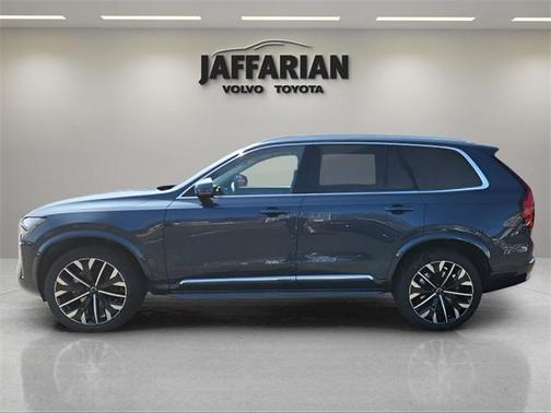2025 Volvo XC90 B6 Plus 7-Seater