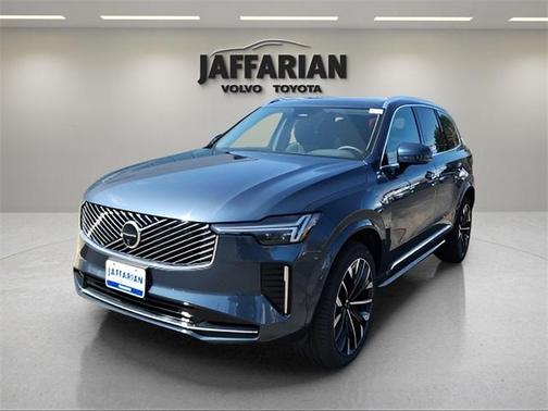 2025 Volvo XC90 B6 Plus 7-Seater