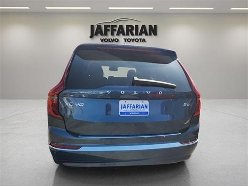 2025 Volvo XC90 B6 Plus 7-Seater