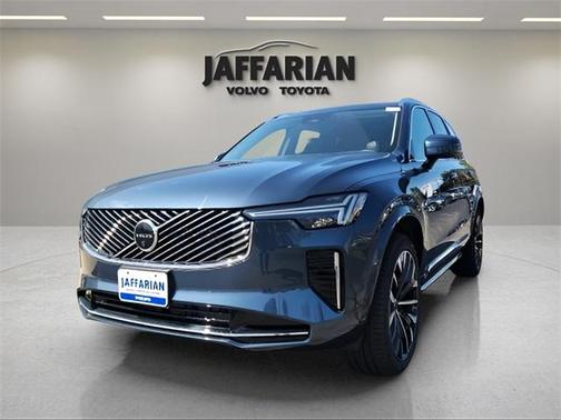 2025 Volvo XC90 B6 Plus 7-Seater