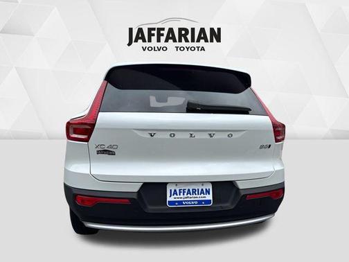 2024 Volvo XC40 B5 Plus Bright Theme