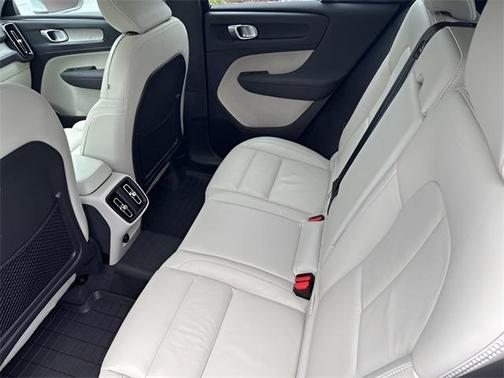 2024 Volvo XC40 B5 Plus Bright Theme