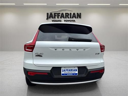 2024 Volvo XC40 B5 Plus Bright Theme
