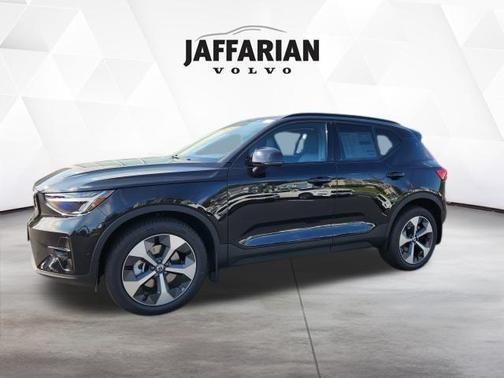 2026 Volvo XC40 B5 Plus