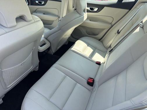 2024 Volvo S60 B5 Plus Dark Theme
