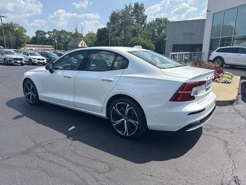 2024 Volvo S60 B5 Plus Dark Theme
