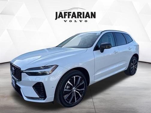 2024 Volvo XC60 B5 Ultimate Dark Theme