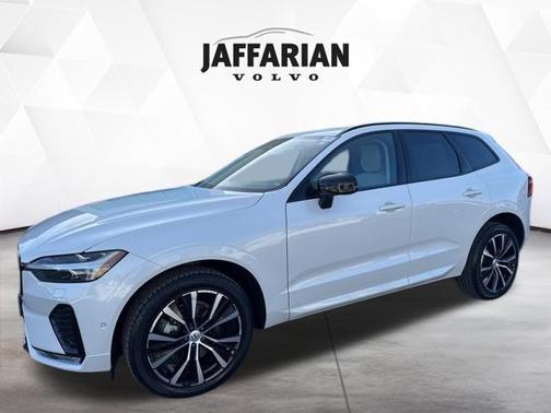 2024 Volvo XC60 B5 Ultimate Dark Theme