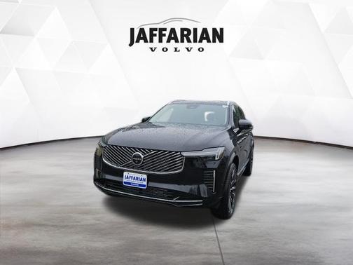 Onyx Black Metallic 2026 Volvo XC90 Plug-In Hybrid T8 Plus
