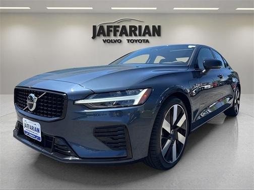 2024 Volvo S60 Recharge Plug-In Hybrid T8 Ultimate Dark Theme