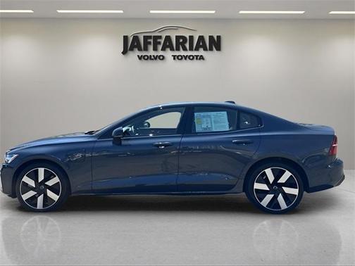 2024 Volvo S60 Recharge Plug-In Hybrid T8 Ultimate Dark Theme