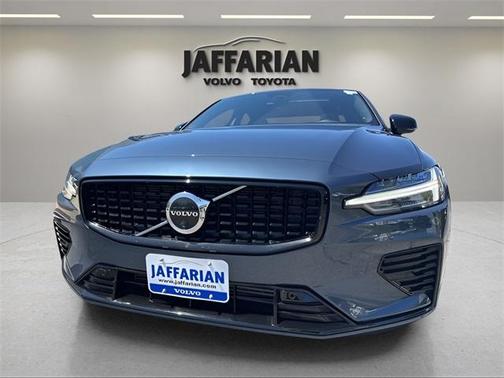 2024 Volvo S60 Recharge Plug-In Hybrid T8 Ultimate Dark Theme