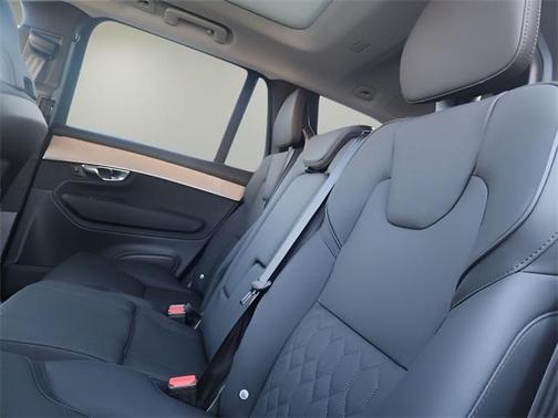 2025 Volvo XC90 Plug-In Hybrid T8 Plus 7-Seater