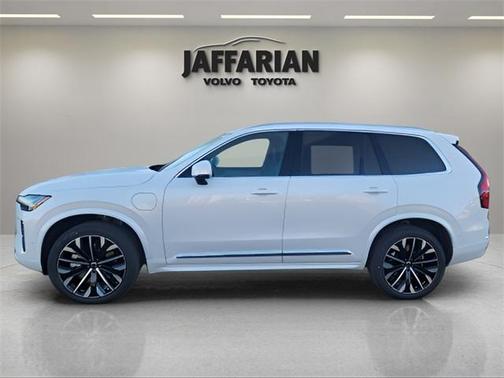2025 Volvo XC90 Plug-In Hybrid T8 Plus 7-Seater