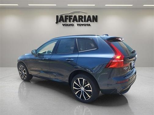 2025 Volvo XC60 B5 Plus