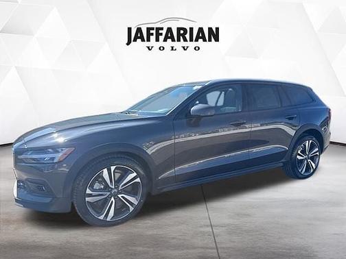 2025 Volvo V60 Cross Country Plus