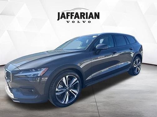 2025 Volvo V60 Cross Country Plus