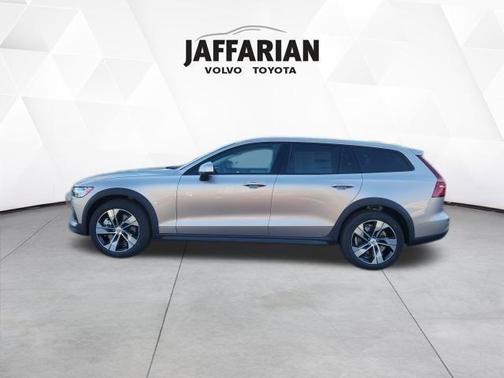 2026 Volvo V60 Cross Country B5 Plus