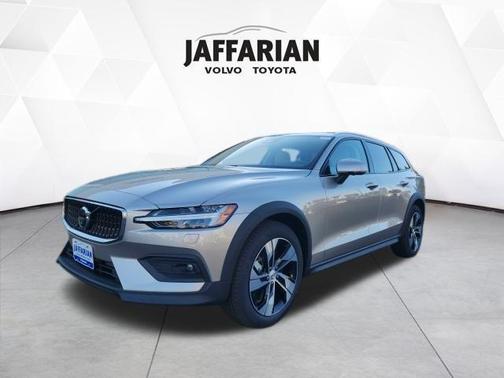2026 Volvo V60 Cross Country B5 Plus