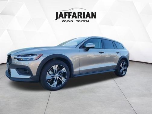 2026 Volvo V60 Cross Country B5 Plus