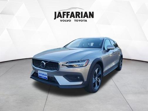 2026 Volvo V60 Cross Country B5 Plus