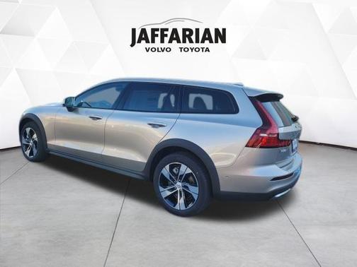 2026 Volvo V60 Cross Country B5 Plus