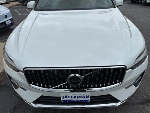 2022 Volvo XC60 B5 Inscription