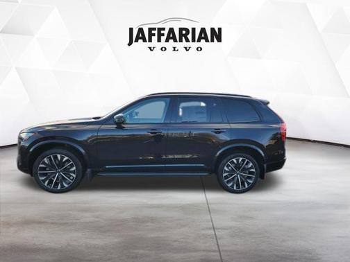 Onyx Black Metallic 2026 Volvo XC90 B6 Ultra