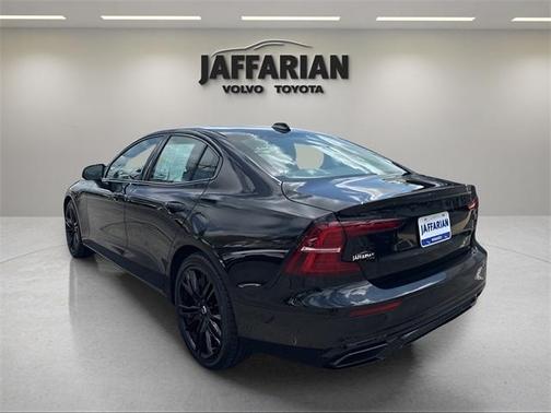 2022 Volvo S60 Recharge Plug-In Hybrid T8 Black Edition R-Design Extended Range