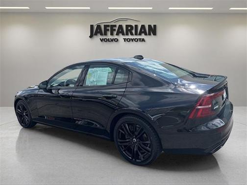 2022 Volvo S60 Recharge Plug-In Hybrid T8 Black Edition R-Design Extended Range