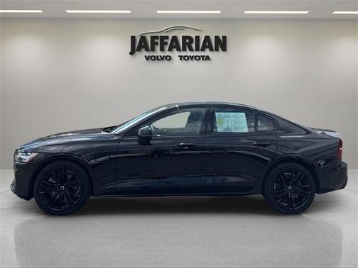 2022 Volvo S60 Recharge Plug-In Hybrid T8 Black Edition R-Design Extended Range