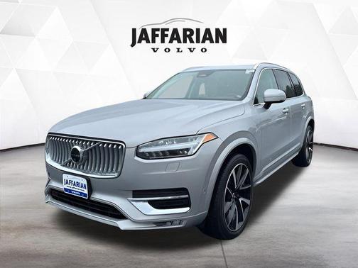 2024 Volvo XC90 B6 Plus Bright Theme 6-Seater