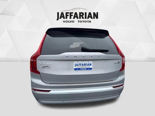 2024 Volvo XC90 B6 Plus Bright Theme 6-Seater