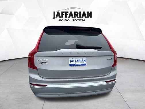 2024 Volvo XC90 B6 Plus Bright Theme 6-Seater