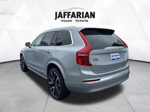 2024 Volvo XC90 B6 Plus Bright Theme 6-Seater