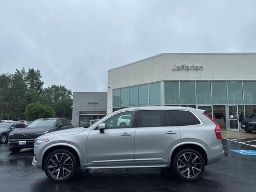 2024 Volvo XC90 B6 Plus Bright Theme 6-Seater
