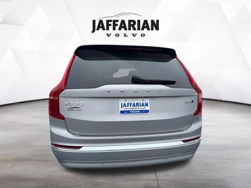 2024 Volvo XC90 B6 Plus Bright Theme 6-Seater