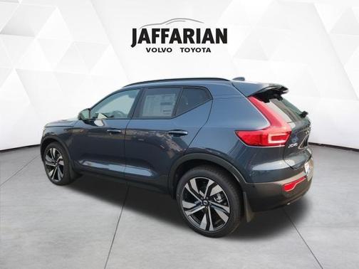 2026 Volvo XC40 B5 ULTRA