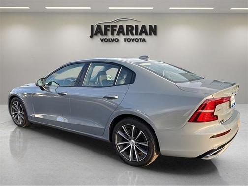 2022 Volvo S60 B5 Momentum