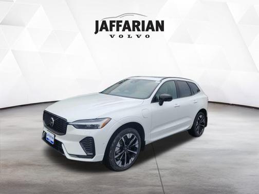 Crystal White 2026 Volvo XC60 Plug-In Hybrid T8 Plus