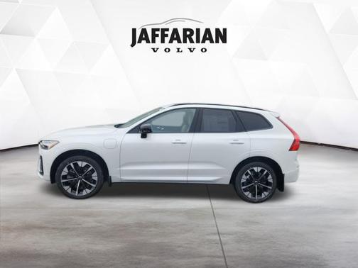 Crystal White 2026 Volvo XC60 Plug-In Hybrid T8 Plus