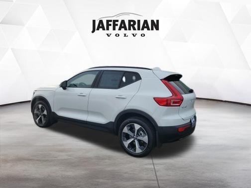 2026 Volvo XC40 B5 Plus