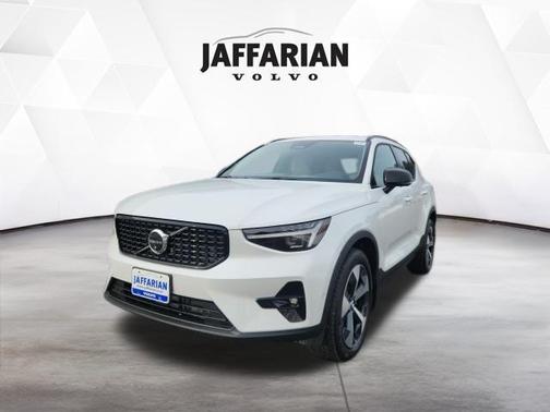 2026 Volvo XC40 B5 Plus