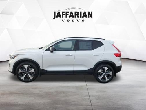 2026 Volvo XC40 B5 Plus