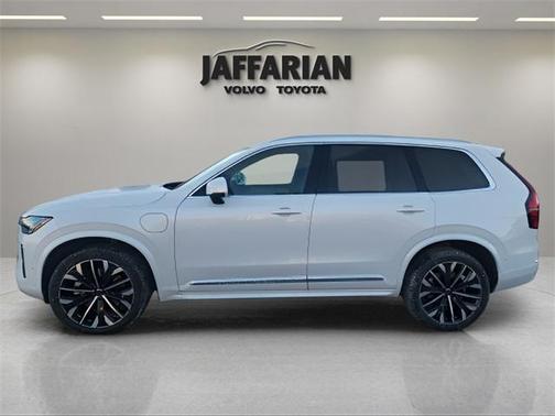 2025 Volvo XC90 Plug-In Hybrid T8 Plus 7-Seater
