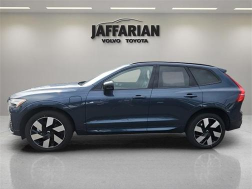 2025 Volvo XC60 Plug-In Hybrid T8 Plus