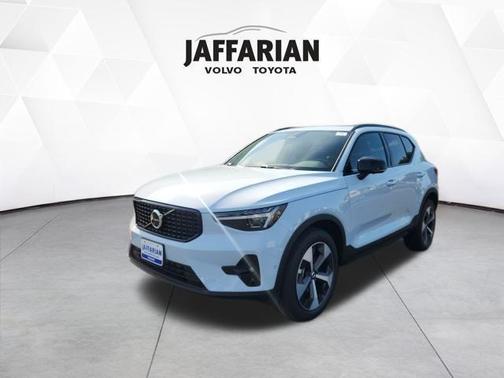2026 Volvo XC40 B5 Plus