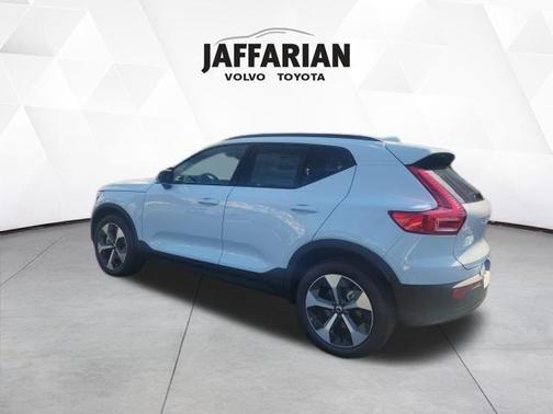 2026 Volvo XC40 B5 Plus