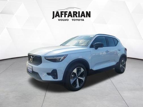 2026 Volvo XC40 B5 Plus